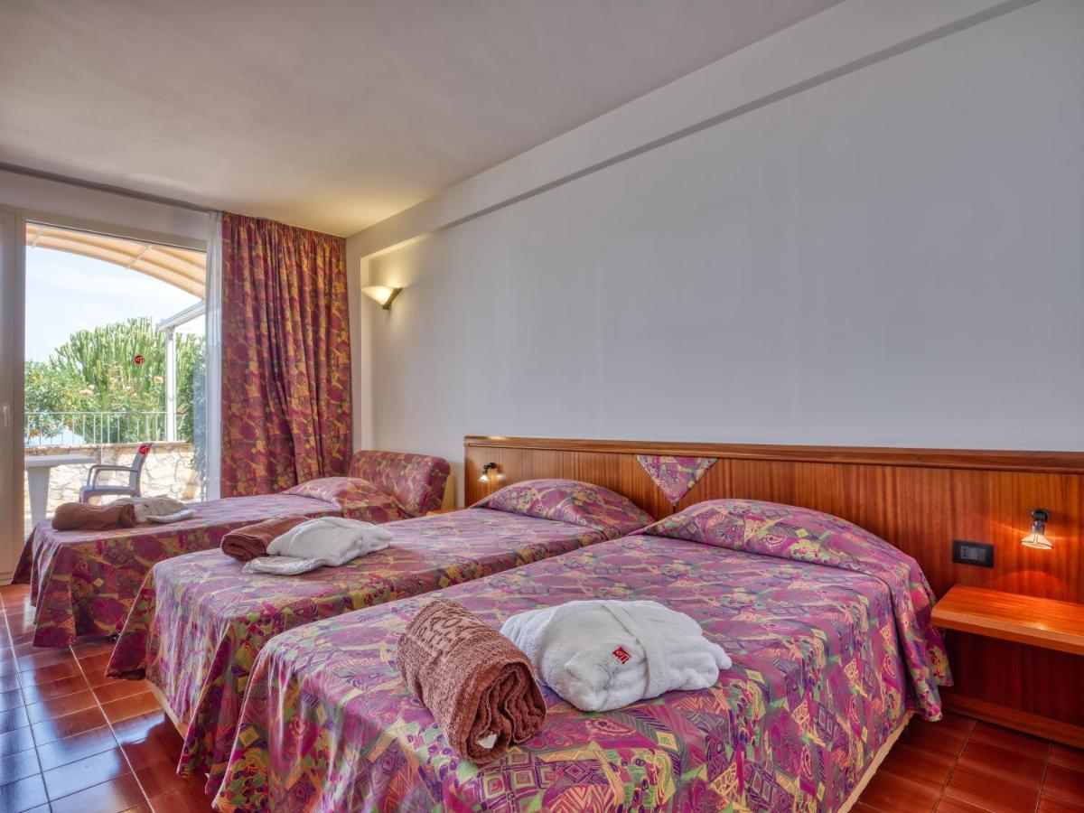 Hotel Antares Letojanni Exteriör bild