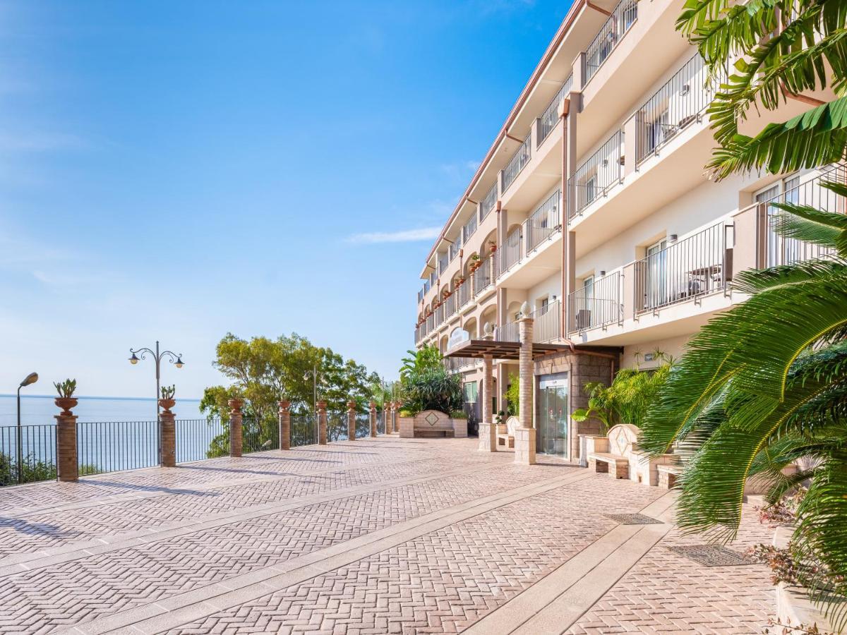 Hotel Antares Letojanni Exteriör bild