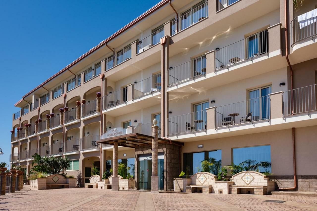 Hotel Antares Letojanni Exteriör bild