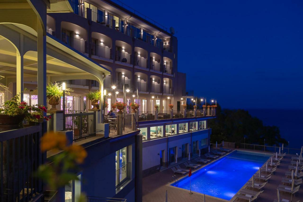 Hotel Antares Letojanni Exteriör bild